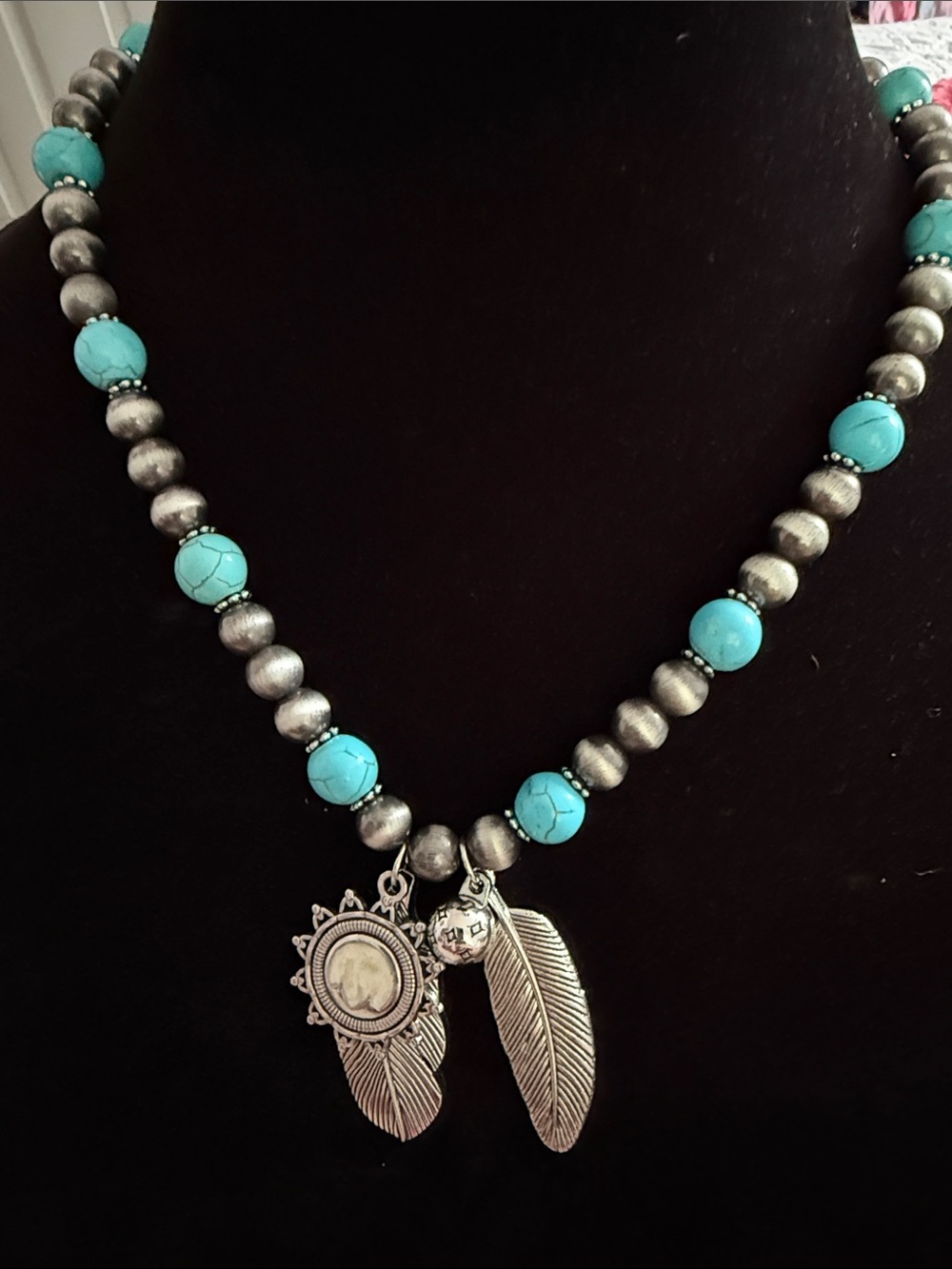 New 12 3/4” Women’s Faux Turquoise Bead & Silver Feather Pendant Necklace
